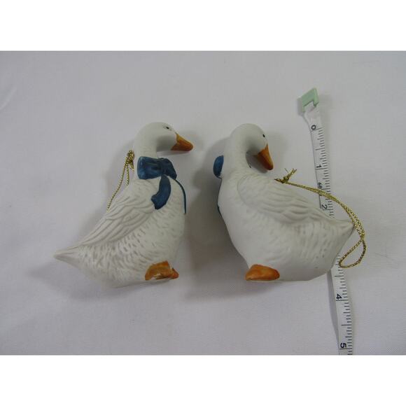 Pair of VTG White Geese Blue Bow Ceramic Figures Farmhouse Cottage Collectable - Picture 5 of 6